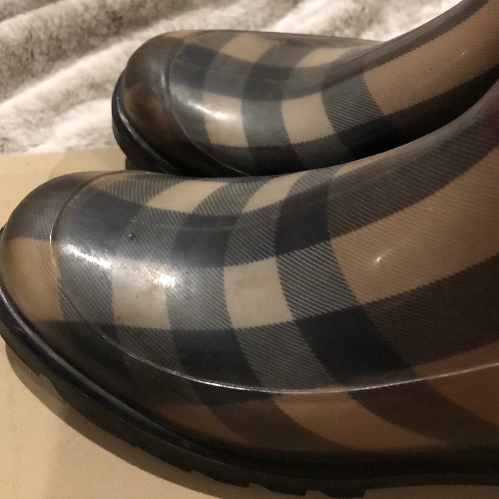Authentic Burberry rain boots - Picture 6 of 7